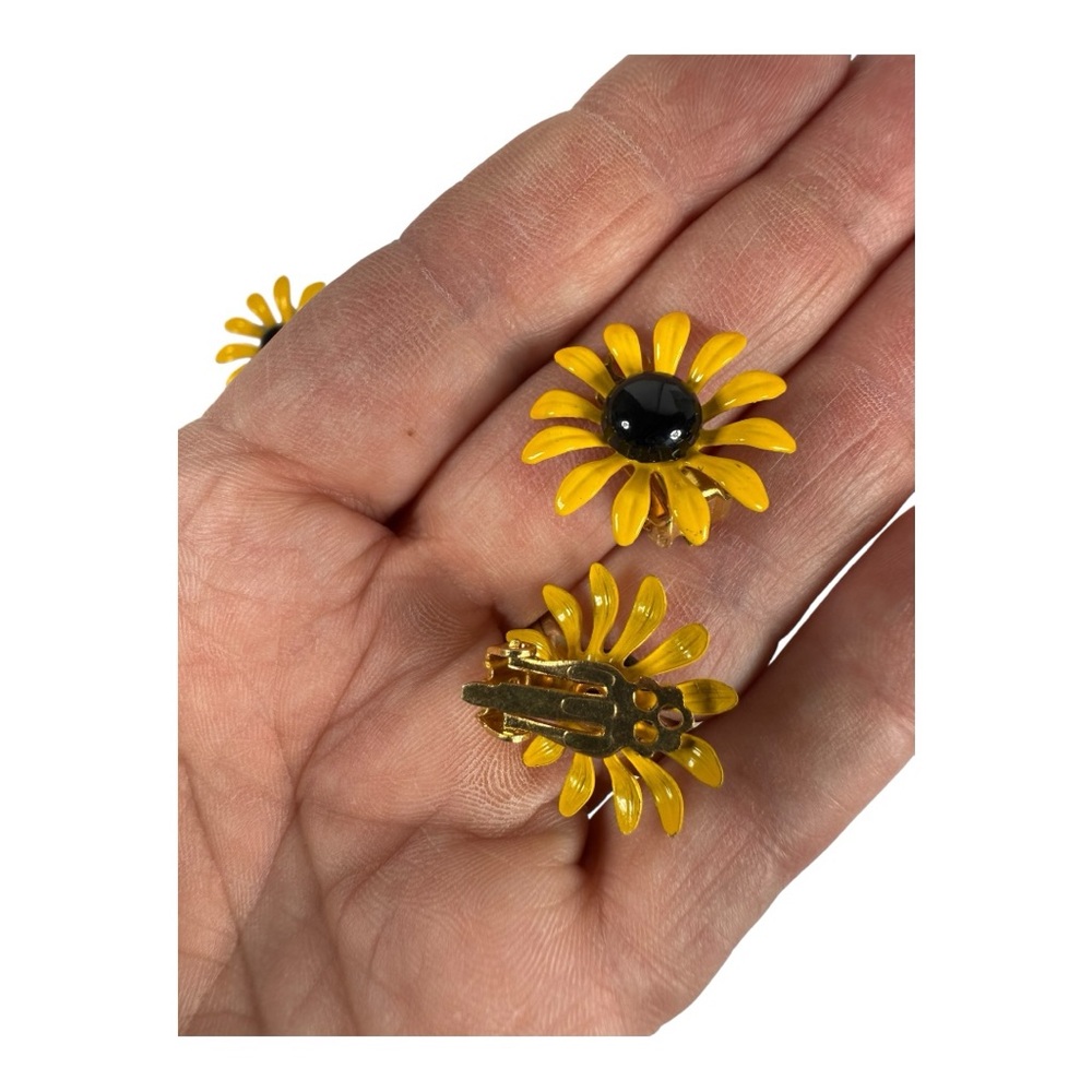 Yellow Flower Brooch & Earrings - Picture 4 of 6